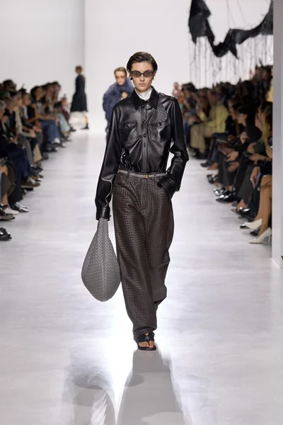 Look 28